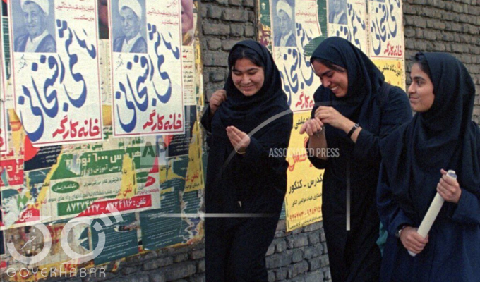 دختران دبیرستانی در تهران ۲۵ سال پیش